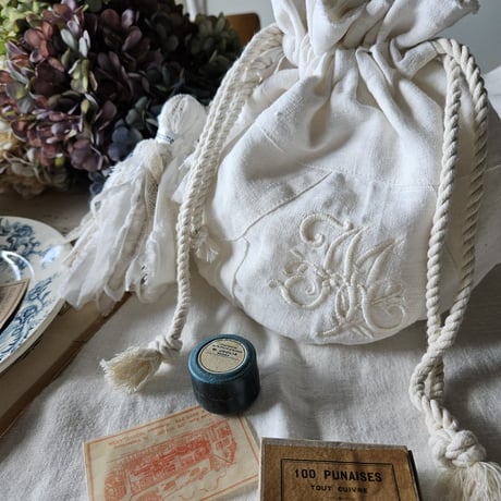 《即納》【Ecru White】モノグラム刺繍マシュマロバッグ エクリュホワイト embroidery mashumallow bag pouch マシュマロ巾着 マシュマロポーチ