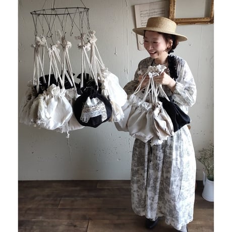 《即納》【Ecru White】モノグラム刺繍マシュマロバッグ エクリュホワイト embroidery mashumallow bag pouch マシュマロ巾着 マシュマロポーチ