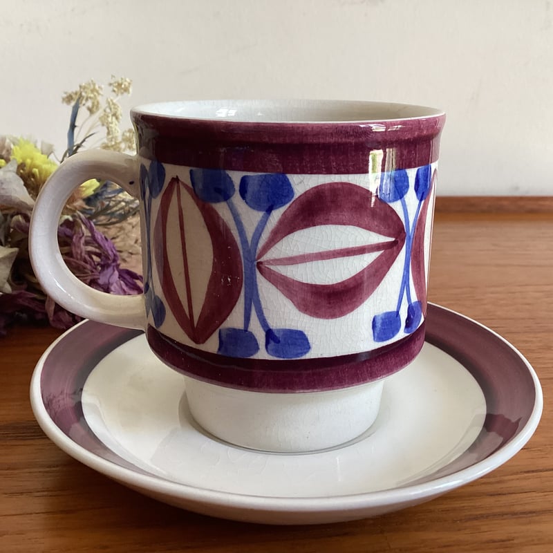 vintage Arthur Wood Handpainted Cups & Saucers/