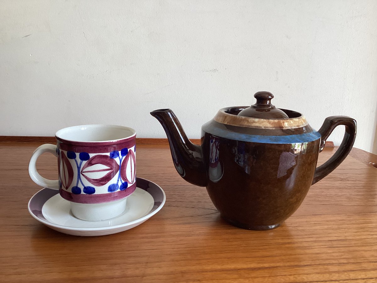 vintage Arthur Wood Handpainted Cups & Saucers/