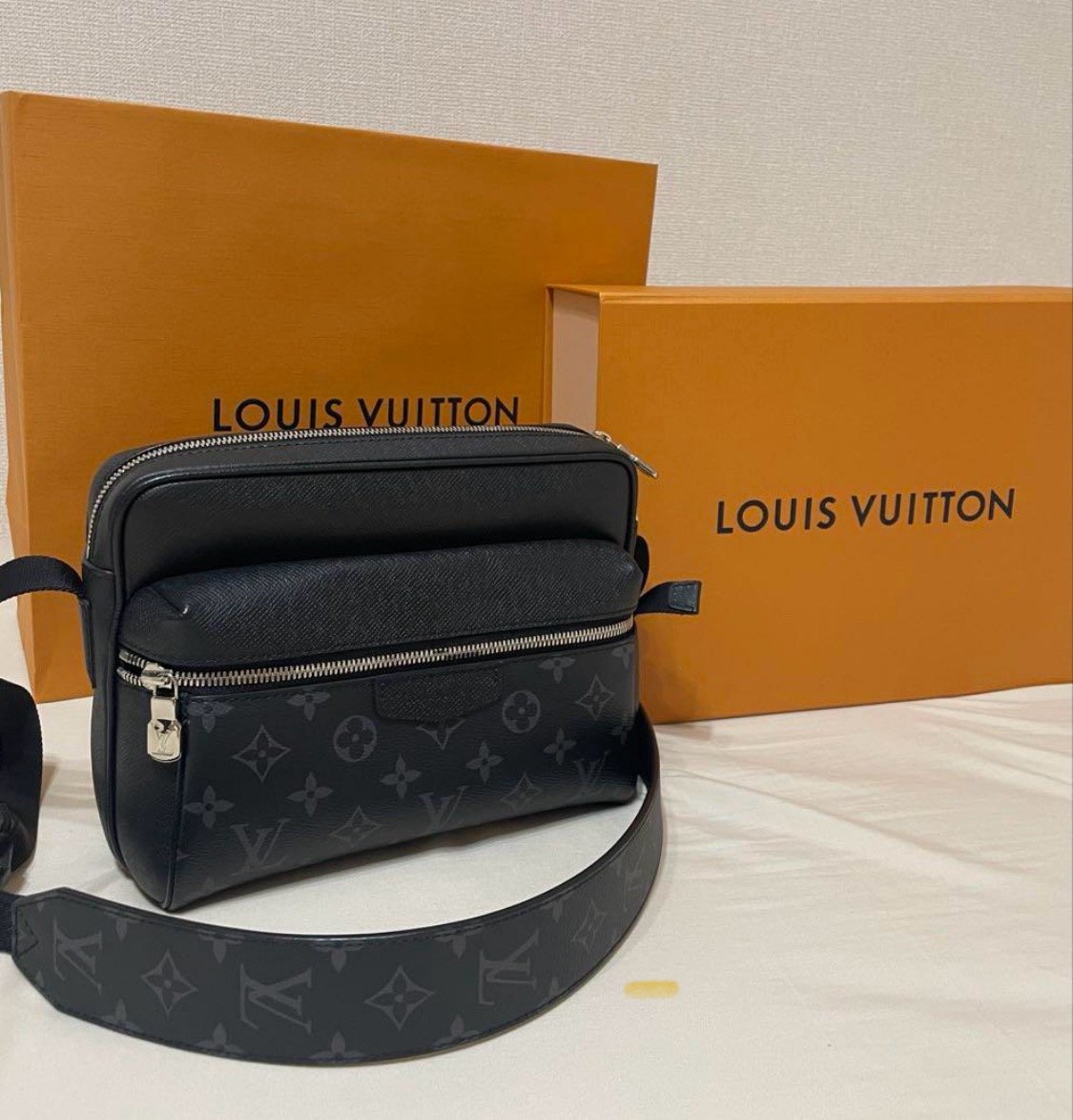 LOUIS VUITTON ルイヴィトン アウトドア・メッセンジャーバッグ | ルイ