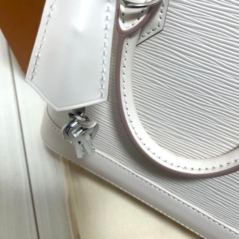 ルイヴィトン　アルマ　エピ　ホワイト アルマ（LOUIS VUITTON） ルイ ヴィトン LOUIS VUITTON アルマ PM