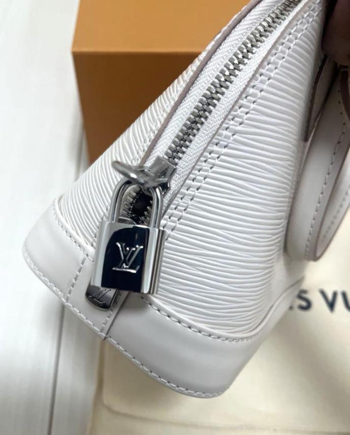 LOUIS VUITTON ルイヴィトン アルマBB エピクオーツ | ルイヴィトン
