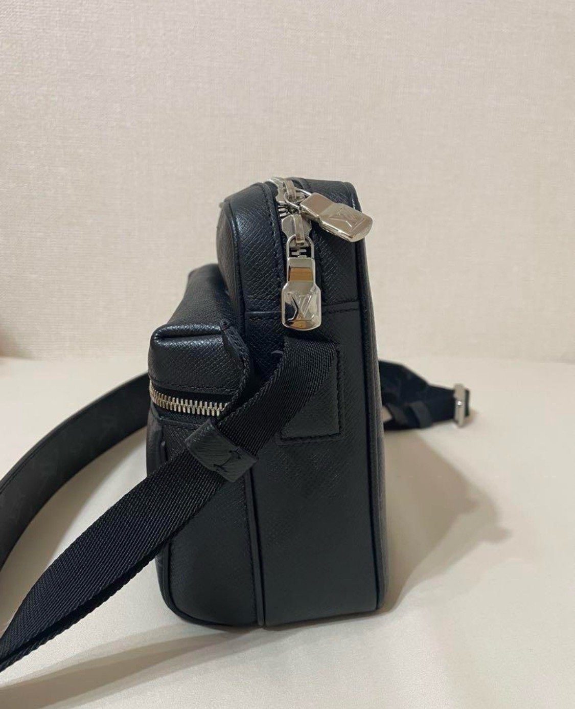 LOUIS VUITTON ルイヴィトン アウトドア・メッセンジャーバッグ | ルイ