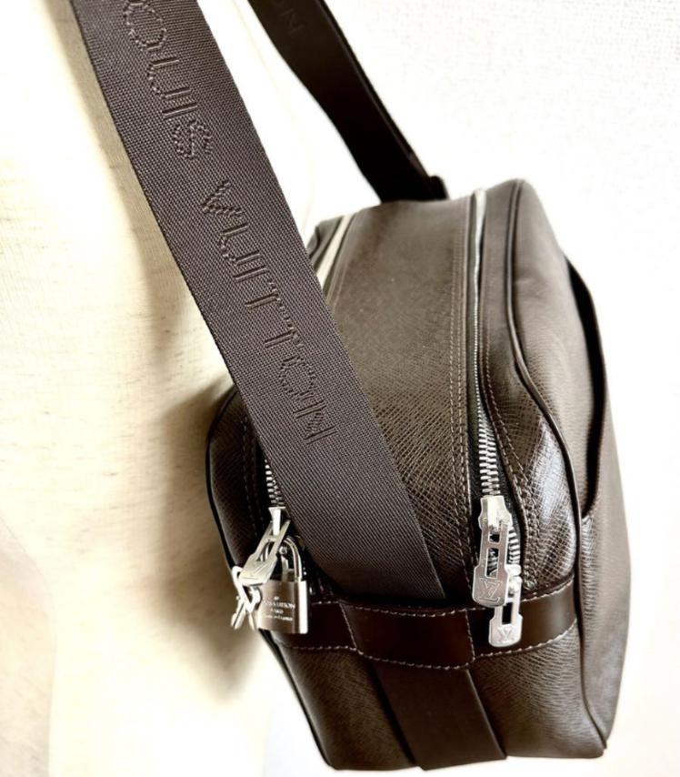 ルイヴィトンタイガリポーターショルダーバック LOUIS VUITTON ルイヴィトン タイガ リポーター ショルダーバッグ