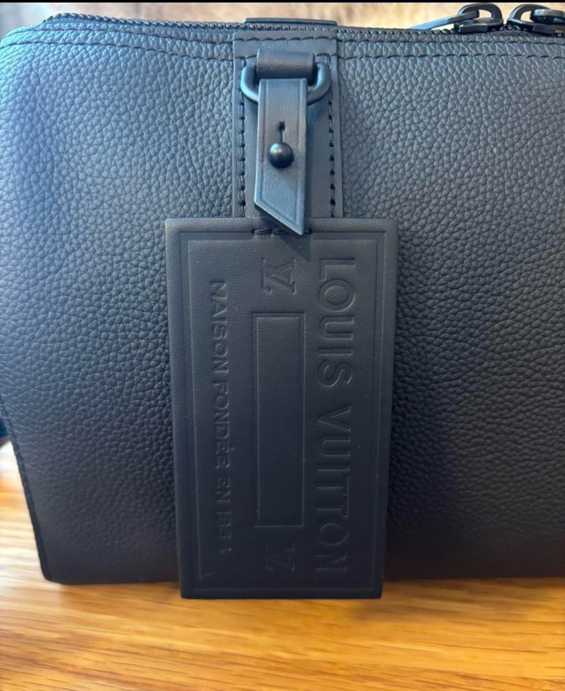 LOUIS VUITTON ルイヴィトン シティ キーポル アエログラム | ルイ