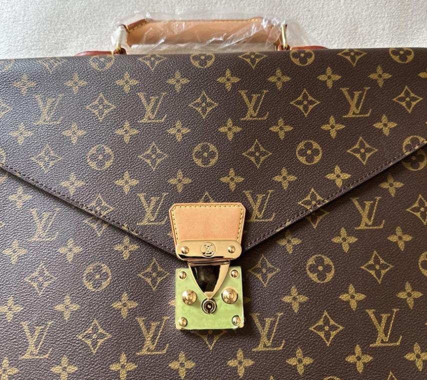 LOUIS VUITTON ルイヴィトン モノグラムコンセイエ ビジネスバッグ