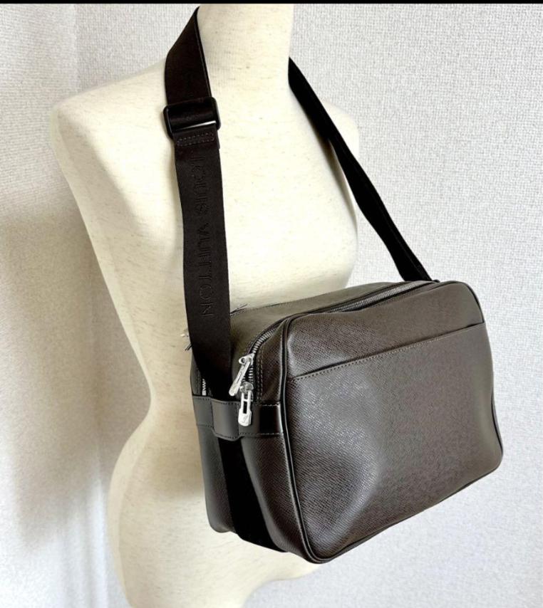 LOUIS VUITTON ルイヴィトン タイガ リポーター ショルダーバッグ