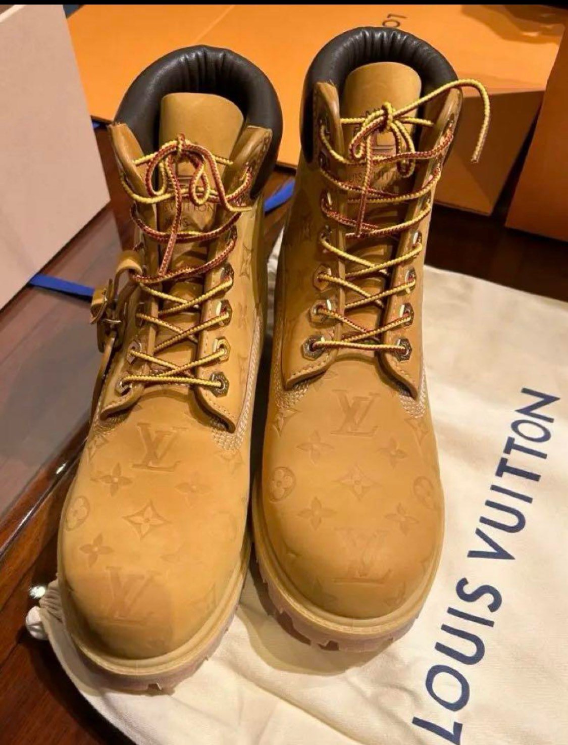 LOUIS VUITTON ルイヴィトン × Timberland 6-IN アンクルブーツ