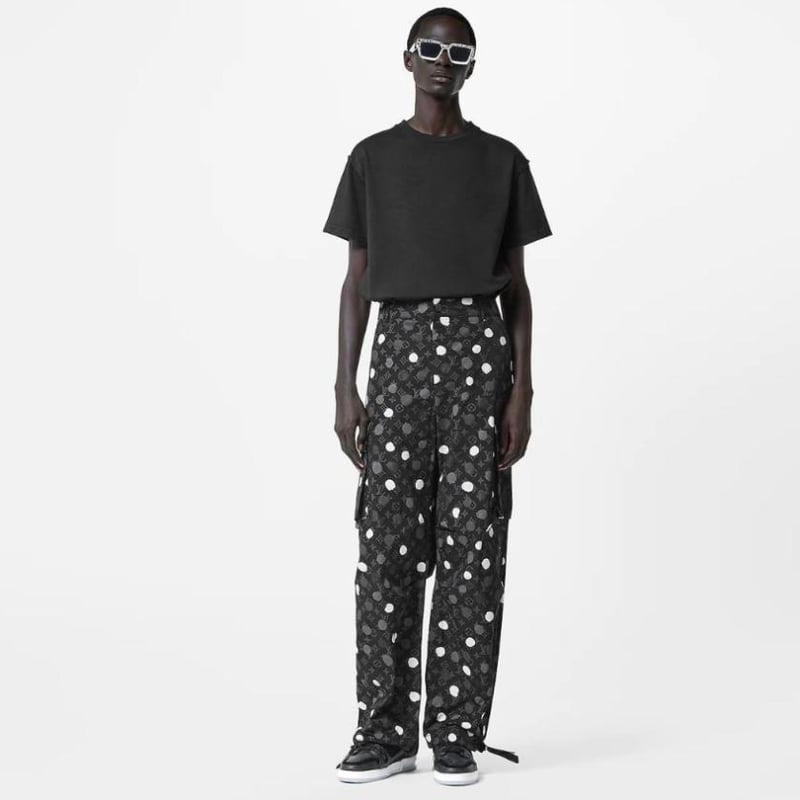 LOUIS VUITTON ルイヴィトン × 草間彌生コラボ モノグラム カーゴ