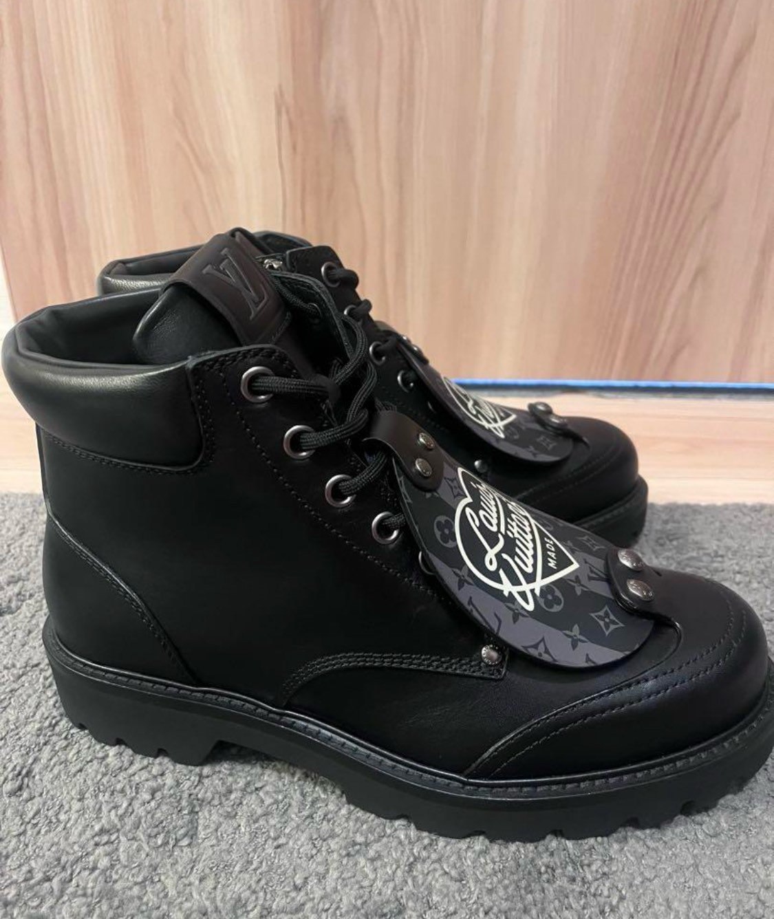 LOUIS VUITTON ルイヴィトン NIGO オーベルカンフ・ライン LVロゴ