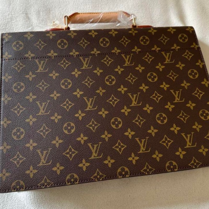 LOUIS VUITTON ルイヴィトン モノグラムコンセイエ ビジネスバッグ