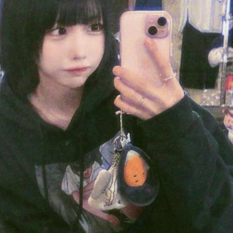 愛のいたみ ブラック Tシャツ