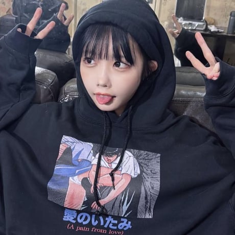 愛のいたみ ブラック Tシャツ