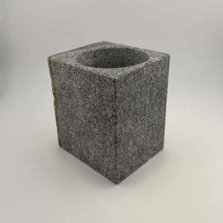 庵治サビ石　ペン立て