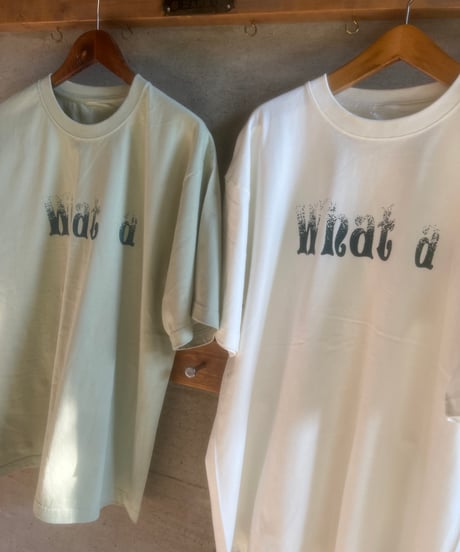 5942 「What a」TEE　(バニラホワイト)