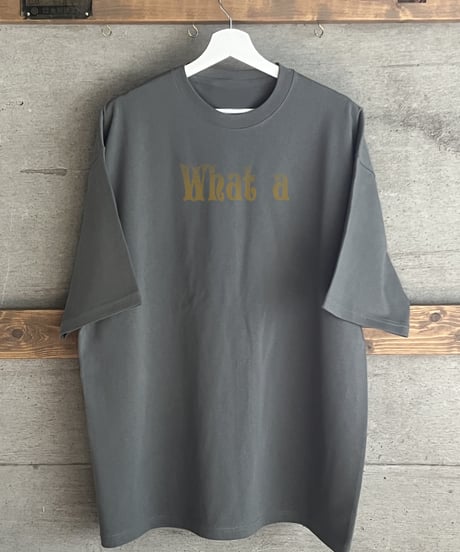 4411 「What a」TEE　(ストーングリーン)