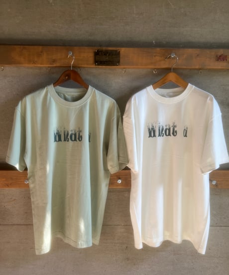 5942 「What a」TEE　(バニラホワイト)