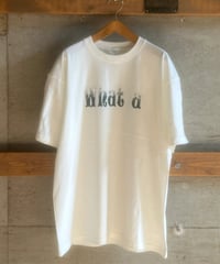 5942 「What a」TEE　(バニラホワイト)
