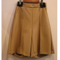 フェイクレザータックショートパンツ