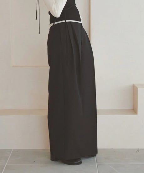 Design Belt Hole Slacks