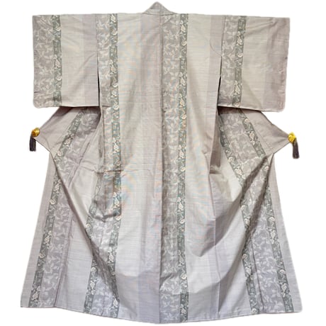 モダンで上品！白大島　正絹　袷　幾何学文様 白大島 袷 幾何学文様 裄68 - メルカリ