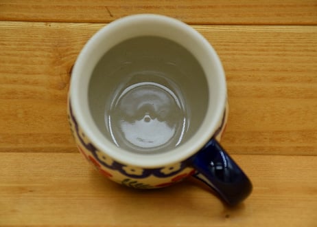 ポーランド食器（ポーリッシュポタリー）ベリーカップM　マヌファクトゥラ社『梅小町X赤小花』