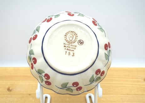 ポーランド食器（ポーリッシュポタリー）　ボウル　花型12cm　マヌファクトゥラ社『さくらんぼ　かわいい！！』