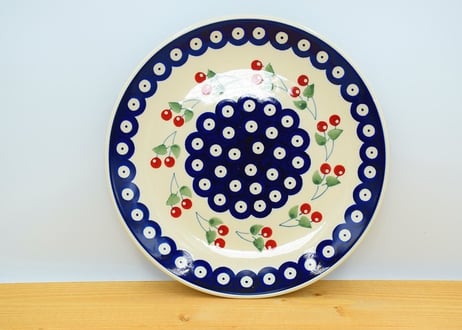 ポーランド食器（ポーリッシュポタリー）　丸皿２２ｃｍ　マヌファクトゥラ社『さくらんぼ　かわいい！！』