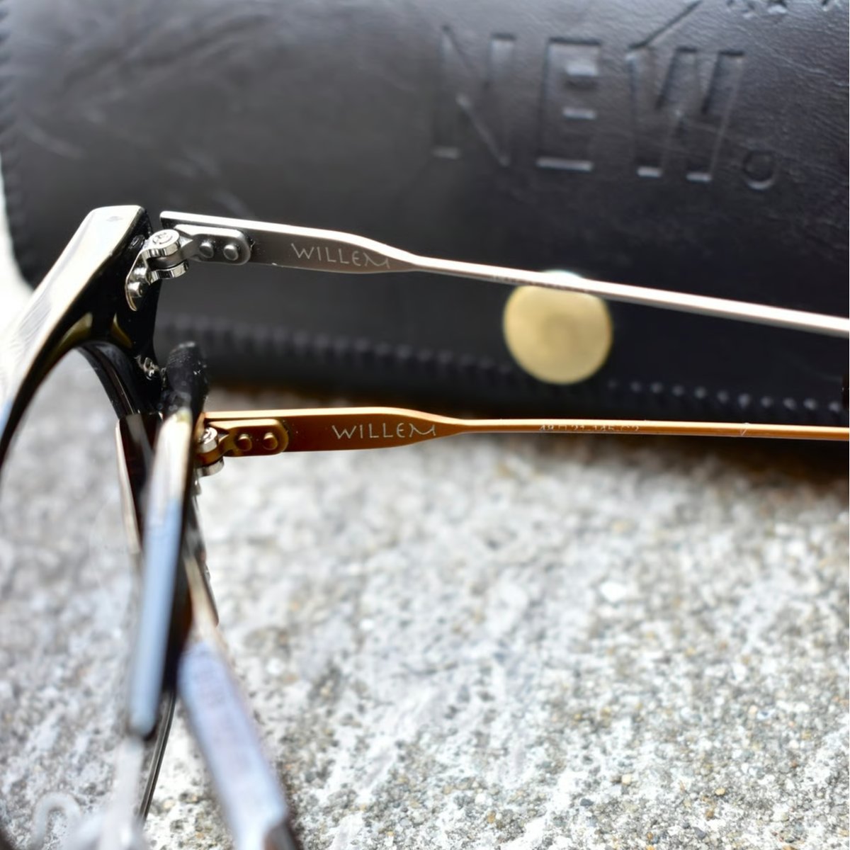 NEW. WILLEM C-2 Khaki Brown/Antique Gold | DAMA