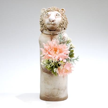 ライオンの花入れ〈Lion Vase〉／陶芸家 はらかおり｜ハンドメイド陶器の花器