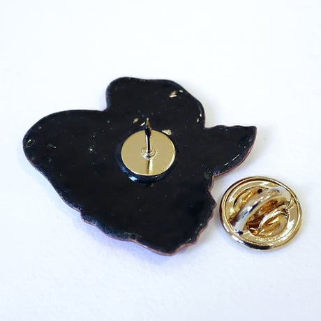 七宝焼 鯛持ち犬（鯛ちん） ピンブローチ｜Handmade Cloisonné Brooch・世良恵子 作品