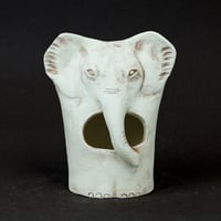 ゾウの花入れ〈Elephant Vase〉／陶芸家 はらかおり｜ハンドメイド陶器の花器・オブジェ
