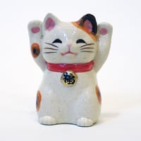 両手招き猫のカードスタンド｜福とご縁を招く瀬戸焼の招き猫