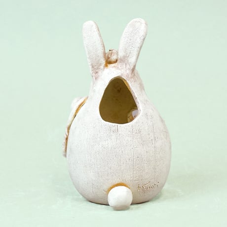 ウサギの花入れ〈Rabbit Vase〉／陶芸家 はらかおり｜ハンドメイド陶器の花器・オブジェ