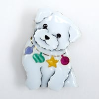 聖夜の白い犬ブローチ｜七宝焼