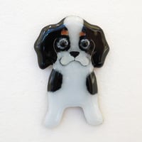 七宝焼 キャバリア・キング・チャールズ・スパニエル犬 ピンブローチ｜Handmade Cloisonné Dog Brooch・世良恵子 作品