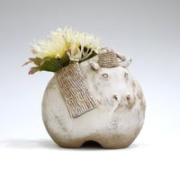 カバの花入れ〈Hippo Vase〉／陶芸家 はらかおり｜ハンドメイド陶器の花器