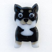 七宝焼 黒柴犬 ピンブローチ｜Handmade Cloisonné Dog Brooch・世良恵子 作品