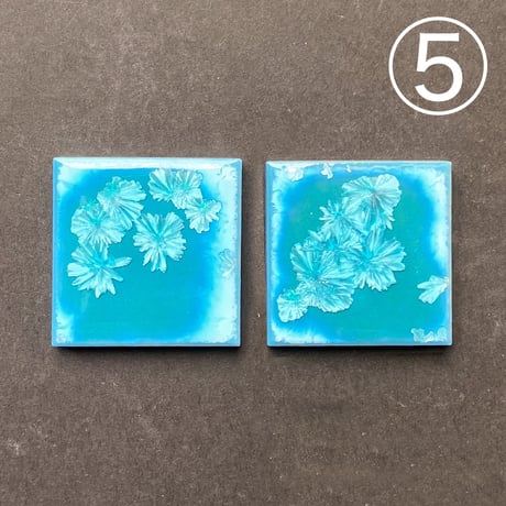 結晶（水色）