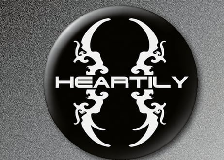 缶バッチ　2種類（HEARTILYロゴ・牙ロゴ）
