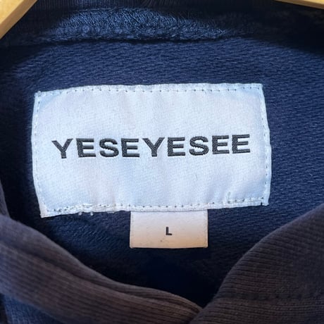 D224 YESEYESEE パーカー