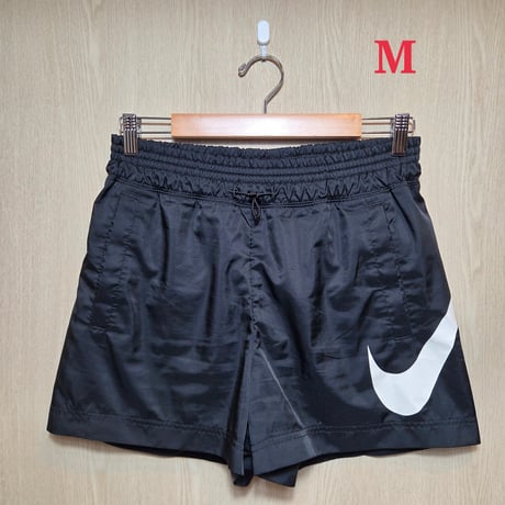 Y784 NIKE　ショートパンツ　レディース