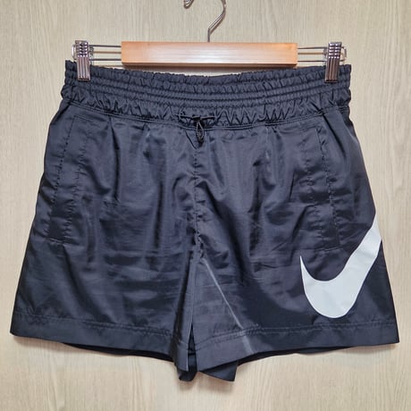 Y784 NIKE　ショートパンツ　レディース