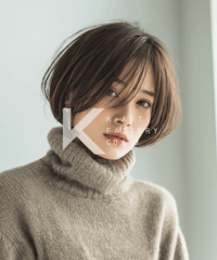揺れ感前髪が印象的な大人ナチュラルショート