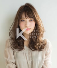 柔らかく揺れる大人可愛いレイヤーミディ