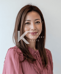 落ち着きある大人のナチュラルストレートヘアー