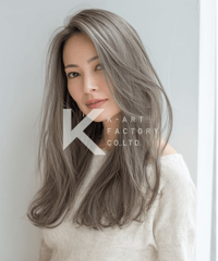 透明感シルバーアッシュの大人ロングヘアー