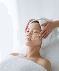 心安らぐ表情で受ける贅沢なヘッドスパ