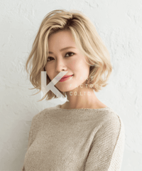 透明感ブロンドのエレガント大人ボブヘアー